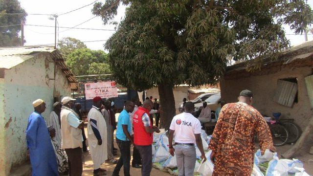 TİKA&rsquo;dan Gambiya&rsquo;da ihtiya&ccedil; sahiplerine Ramazan yardımı 1