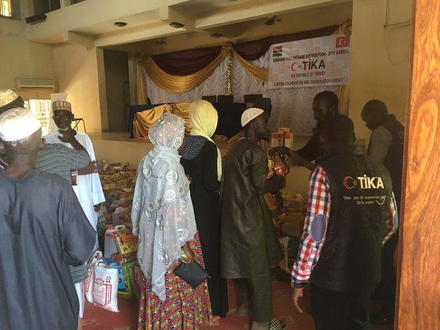 TİKA&rsquo;dan Gambiya&rsquo;da ihtiya&ccedil; sahiplerine Ramazan yardımı 3