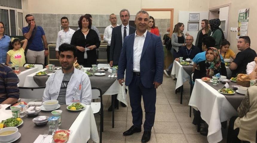 ESOGÜ Hastanesi’nde personeli ve hasta yakınlarına iftar yemeği