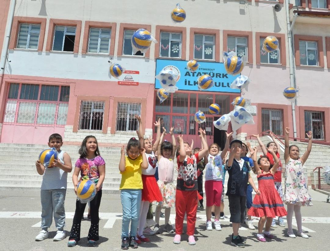 Ankara B&uuml;y&uuml;kşehirden &ccedil;ocuklara bayram hediyesi