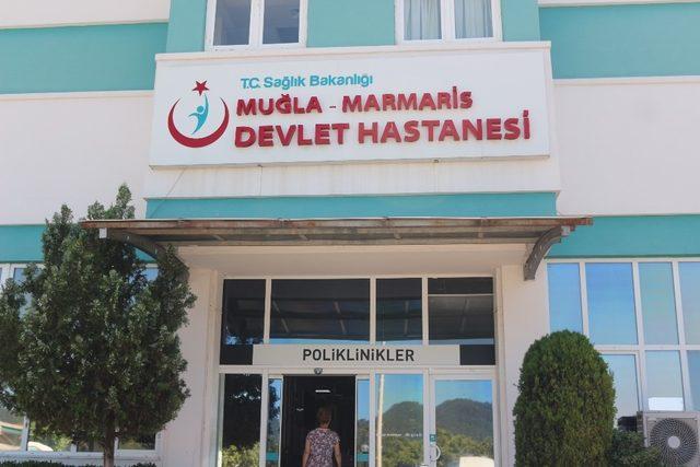 Beyin kanaması geçiren turist, Marmaris Devlet Hastanesi’nde yapılan ameliyatla hayata tutundu