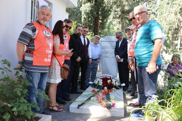 Manisa Tarzanı mezarı başında anıldı