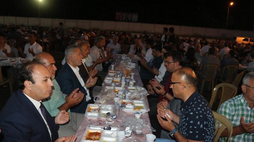 AK Parti Marmaris İl&ccedil;e Teşkilatından  iftar yemeği