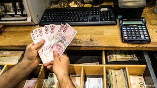 TL dolar ve euro karşısında eriyor