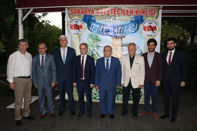 Gazeteciler iftarda buluştu