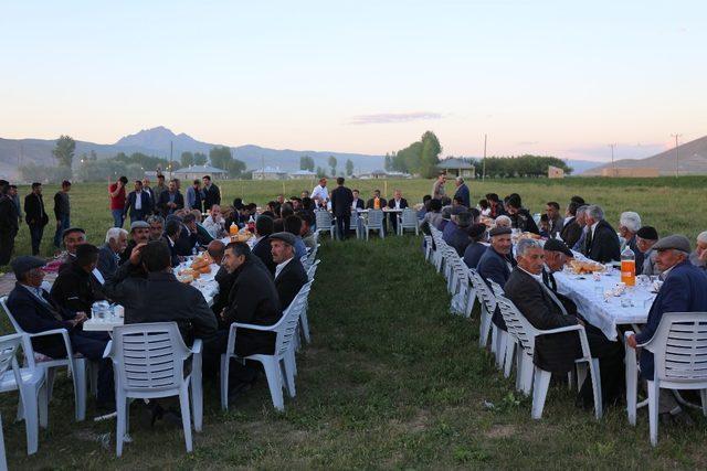 Başkan Tanış, iftar yemeğinde husumetli aileleri barıştırdı