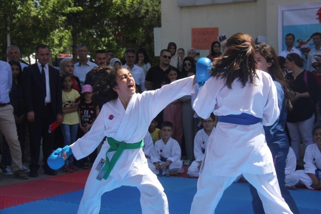 Bing&ouml;l&rsquo;de &ouml;ğrencilerin etkinliği ilgiyle izlendi