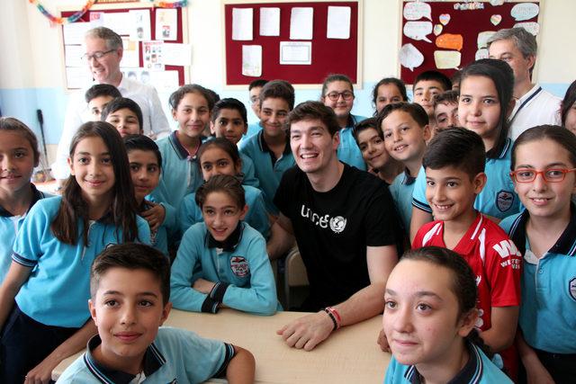 Cedi Osman, Gaziantep'te Suriyeli çocuklarla bir araya geldi