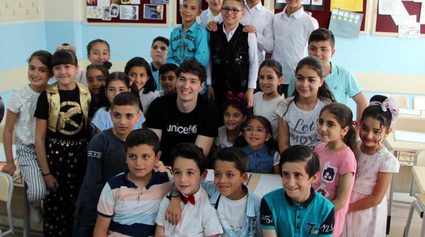 Cedi Osman, Gaziantep'te Suriyeli &ccedil;ocuklarla bir araya geldi