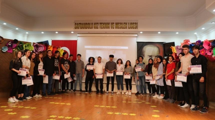 &ldquo;Meslek Lisesi &Ouml;ğrencileri Ailelerimizle Buluşuyor&rdquo; projesi &ouml;d&uuml;l t&ouml;reni yapıldı