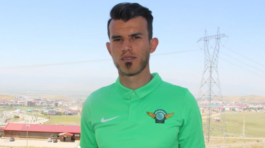 Denizlispor G&uuml;ray Vural ile b&uuml;y&uuml;k &ouml;l&ccedil;&uuml;de anlaşmaya vardı