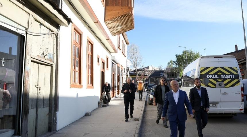 Sokak ve cephe sağlıklaştırmaya devam