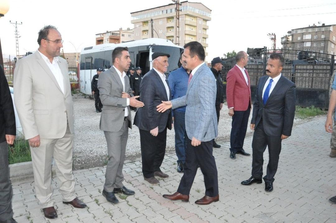 Vali Akbıyık, Y&uuml;ksekova&rsquo;da iftar programına katıldı