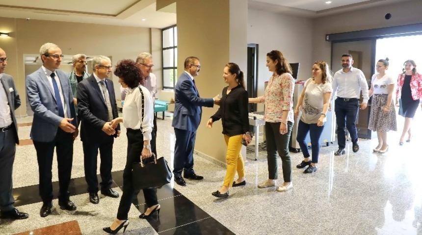 Rekt&ouml;r G&uuml;r akademik ve idari personelle bayramlaştı