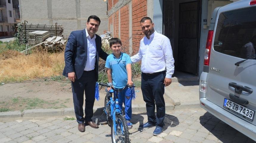 Turgutlu Belediyesi down sendromlu &ccedil;ocuğu mutlu etti