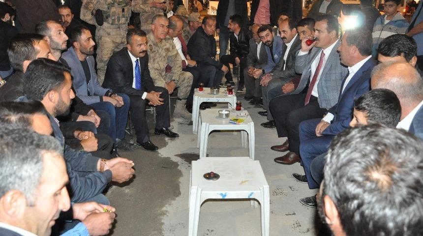 Vali Akbıyık vatandaşlarla bir araya geldi