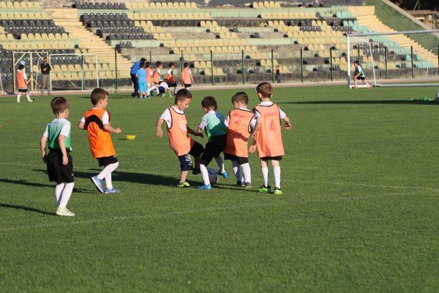 Akhisar Belediyesinde yaz spor okulu kayıtları başladı