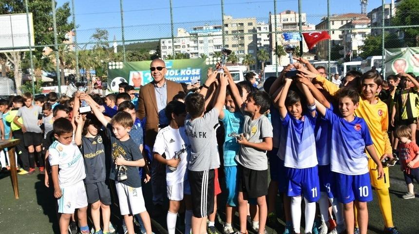 Aliağa&rsquo;da geleceğin yıldızları &ouml;d&uuml;llerine kavuştu