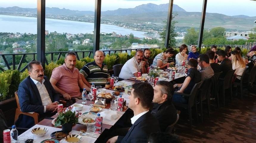 Tuşba Milli Eğitim M&uuml;d&uuml;rl&uuml;ğ&uuml;nden iftar yemeği