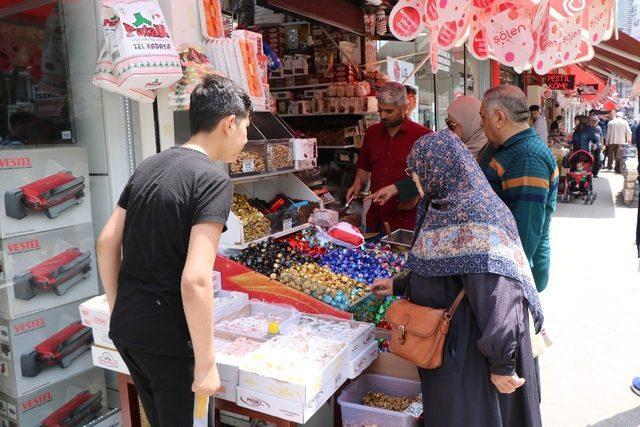 İkramiyesini alan çarşıya koştu