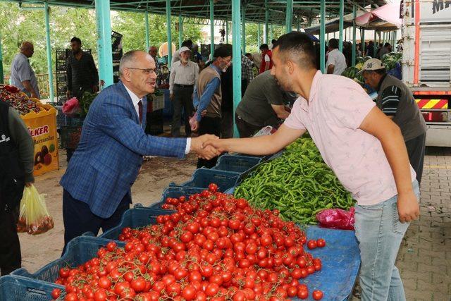 Başkan Esat Öztürk Pazar Esnafını Ziyaret Etti