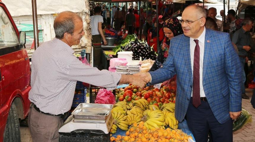 Başkan Esat &Ouml;zt&uuml;rk Pazar Esnafını Ziyaret Etti