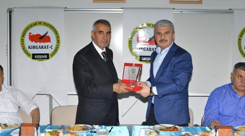 Kırşehirli Gazeteciler Vali Akın ile  iftarda buluştu