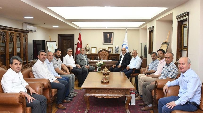 Rekt&ouml;r Turgut&rsquo;a eğitimcilerden tam destek