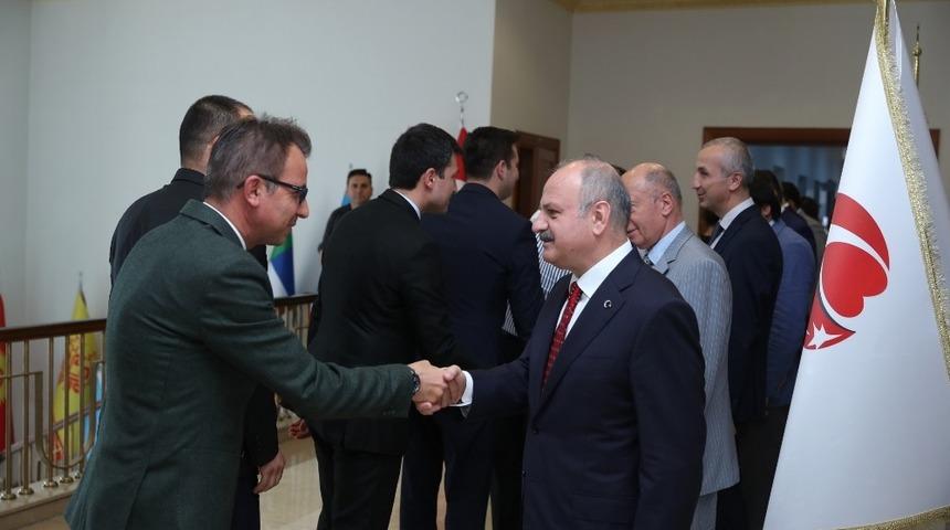 Vali &Ccedil;akacak, Valilik personelinin bayramını kutladı