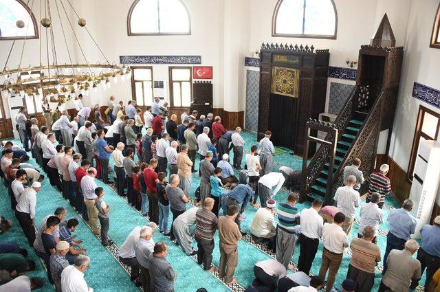 Tarsus Huzur Cami ibadete açıldı