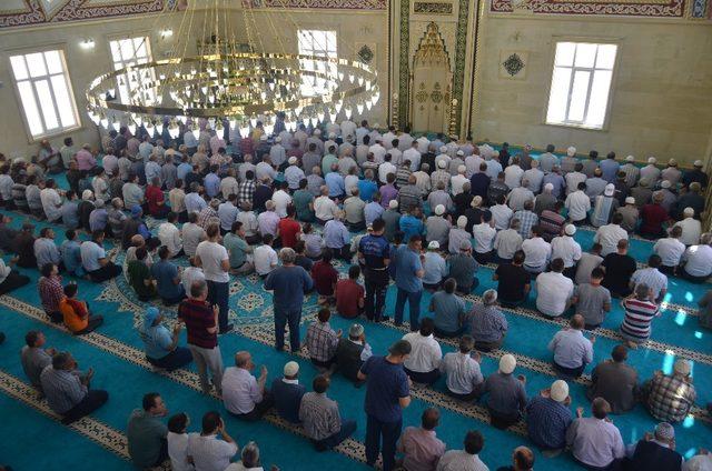 Selendi Merkez Yeni Cami ibadete açıldı