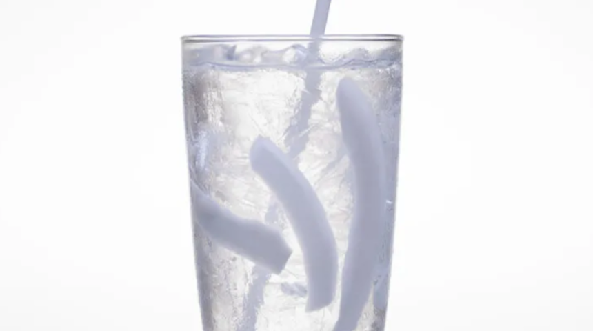 D&uuml;md&uuml;z bir karın i&ccedil;in 14 g&uuml;n boyunca i&ccedil;meniz gereken tek şey var!