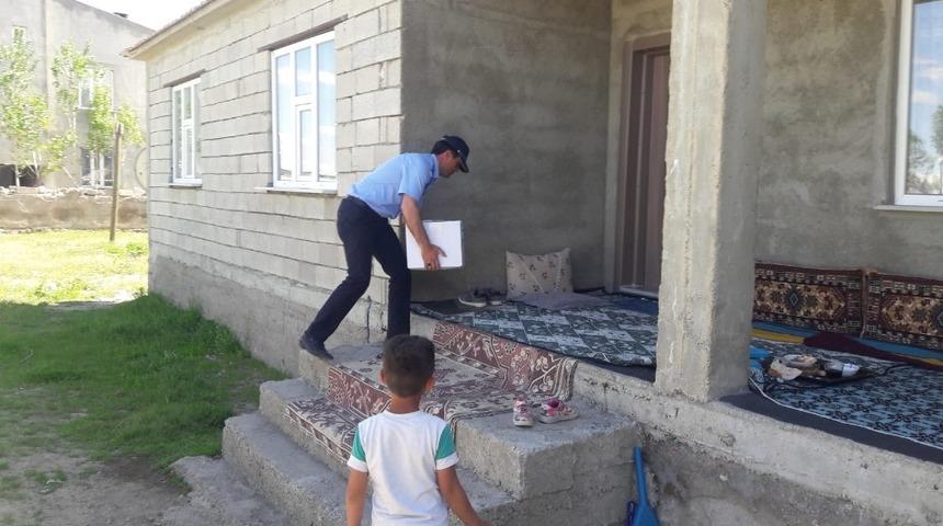 &Ccedil;aldıran Belediyesinden gıda yardımı