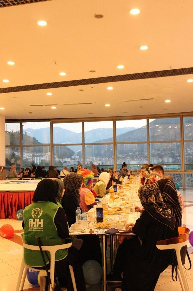 İHH’dan kardeşlik iftarı