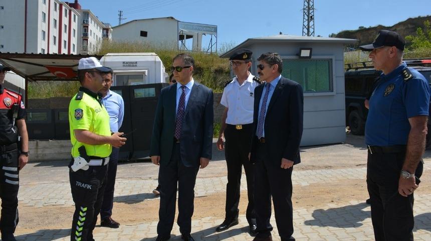 Vali Şakalar, trafik kontrol&uuml; uygulamalarını denetledi