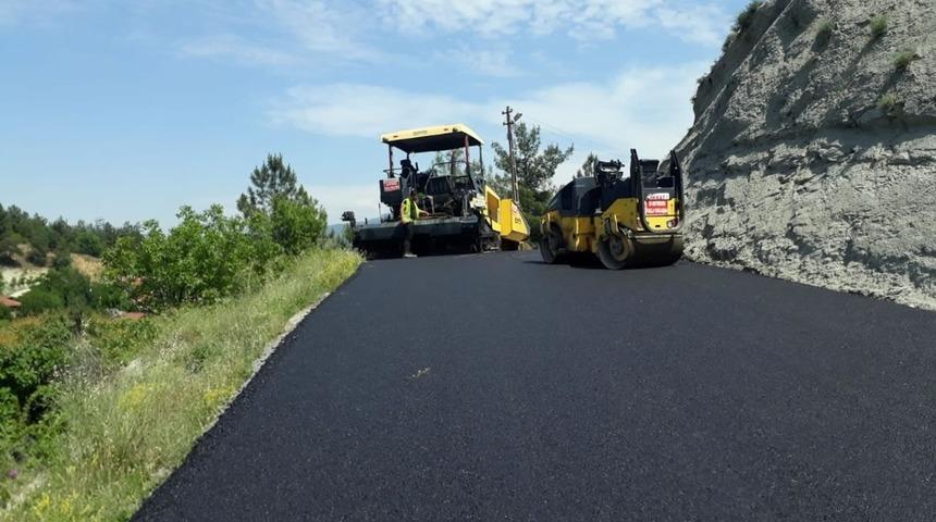 Karab&uuml;k&rsquo;te asfalt &ccedil;alışmaları devam ediyor
