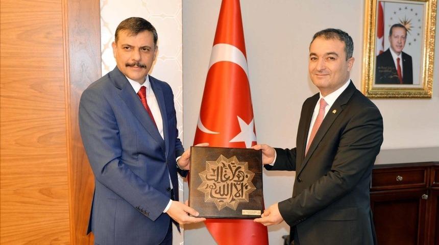 Rekt&ouml;r &Ouml;zt&uuml;rk&rsquo;ten Vali &Ccedil;ift&ccedil;i&rsquo;ye ziyaret