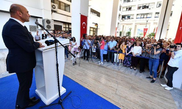 Başkan Soyer, belediye personeli ile bayramlaştı