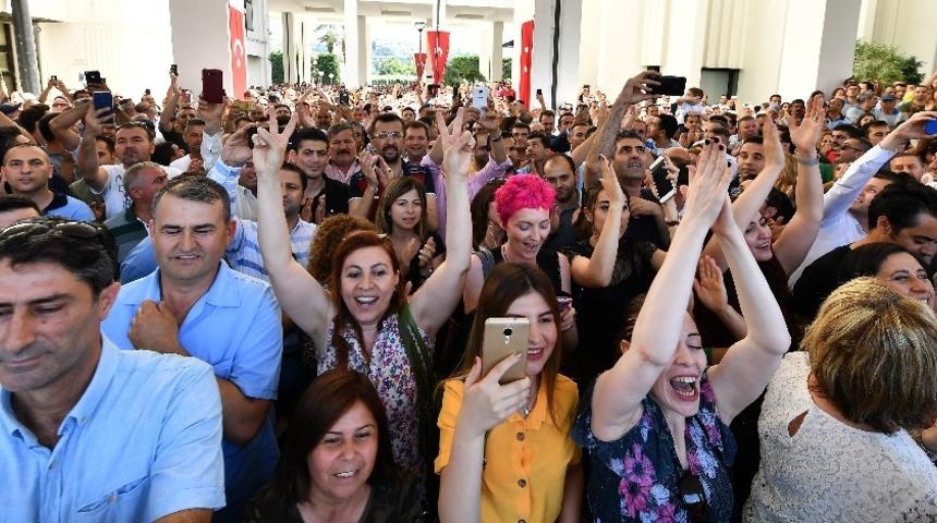 Başkan Soyer, belediye personeli ile bayramlaştı