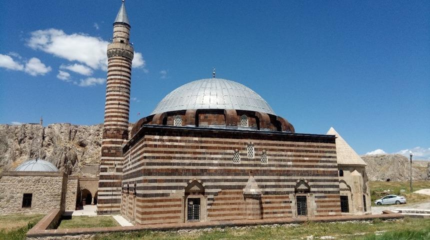 Cuma hutbesinde "trafik kurallarına uyulması" uyarısı