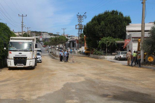 Kuşadası Belediyesi’nden sanayi sitesinde yol ve altyapı hamlesi