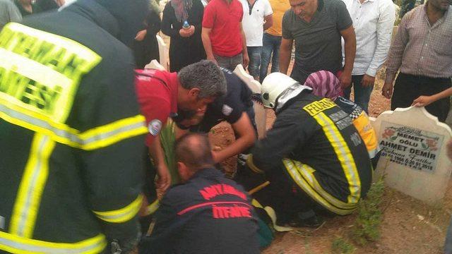 Adıyaman’da mezarlıkta çatı uçtu: 4 kişi yaralandı