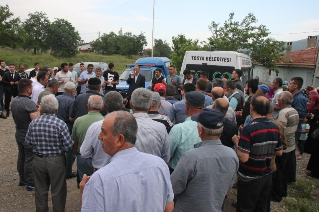 Tosya&rsquo;da &ouml;ld&uuml;r&uuml;len 3 kişi toprağa verildi