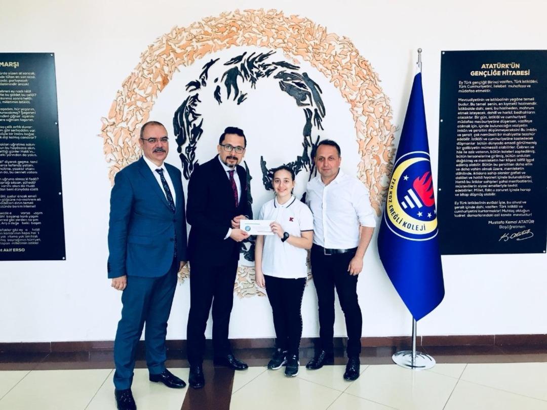 M&uuml;zik yarışmasında dereceye giren &ouml;ğrencilere &ouml;d&uuml;lleri verildi