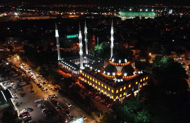 Bursa'da 'Kadir Gecesi'nde camiler doldu