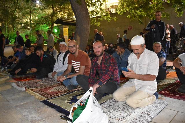 Sivas ve Tokat'ta camilerde Kadir Gecesi yoğunluğu