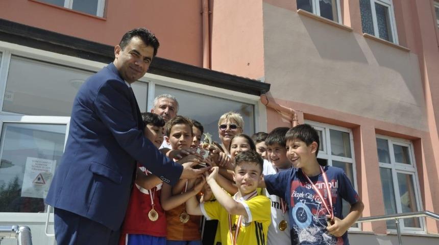 Geleneksel &Ccedil;ocuk Oyunları Şampiyonları &ouml;d&uuml;llerini aldı