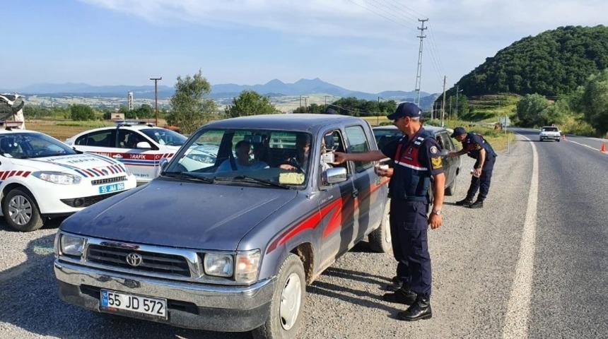 Jandarmadan s&uuml;r&uuml;c&uuml;lere kandil simidi