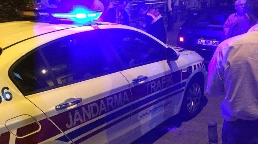 Jandarma s&uuml;r&uuml;c&uuml; ve yayaların kandilini kutladı