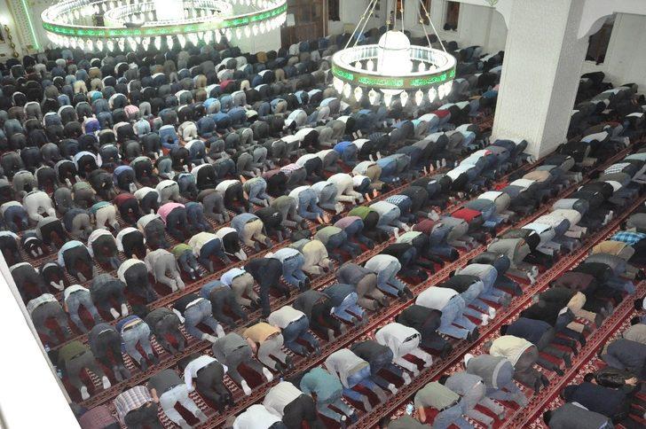 Yüksekova’da Kadir gecesi idrak edildi G1